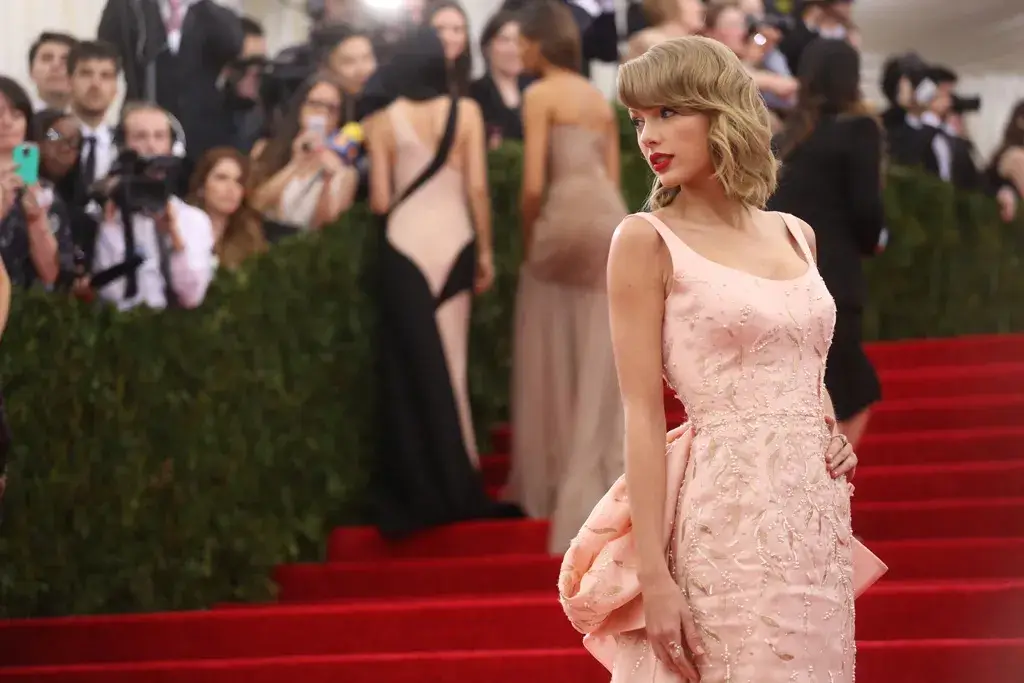 Taylor Swift Met Gala Red Carpet