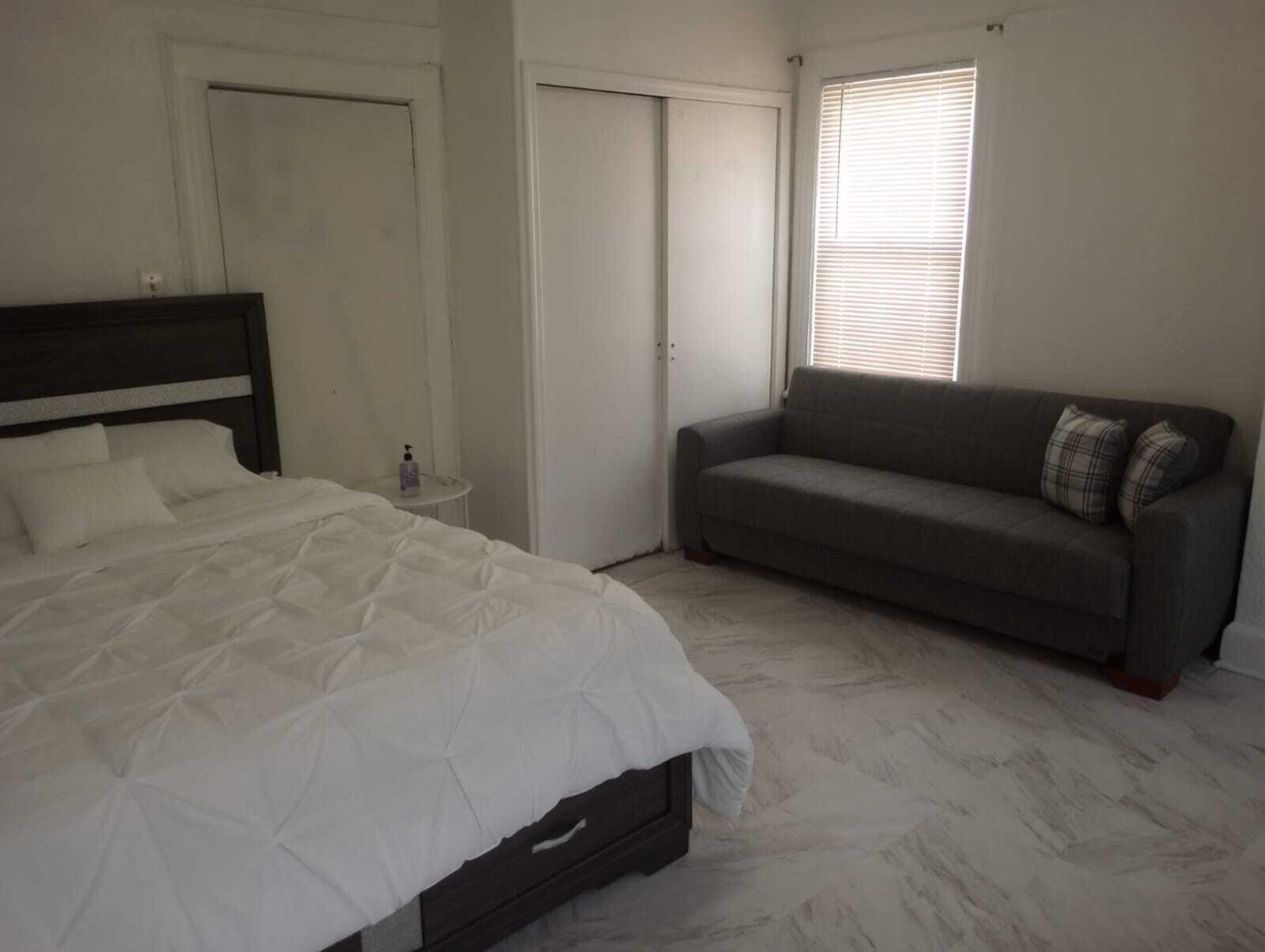 Where to stay near Gov Ball 2025 - Comforatable Groups 