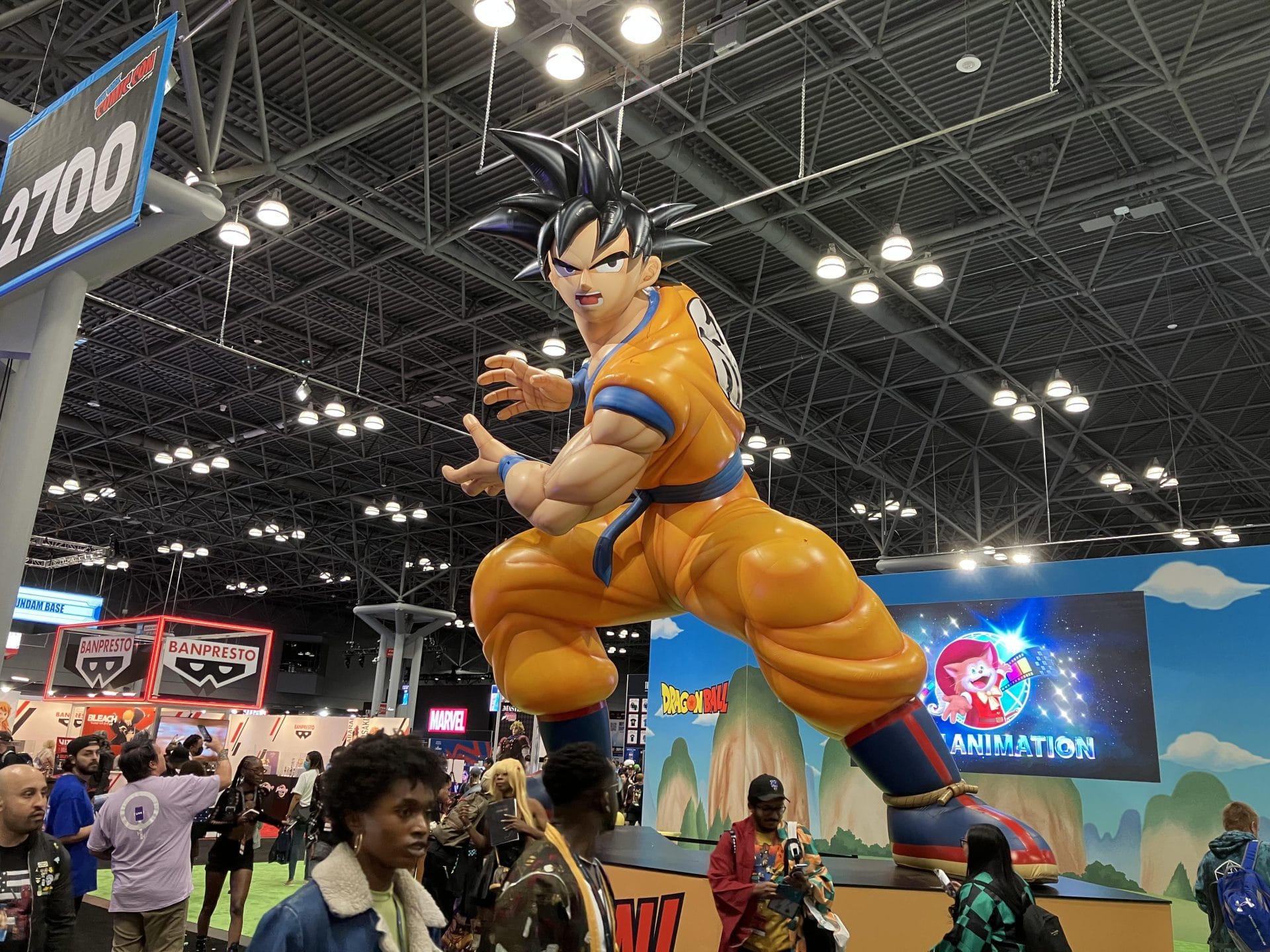 A statue at NYCC