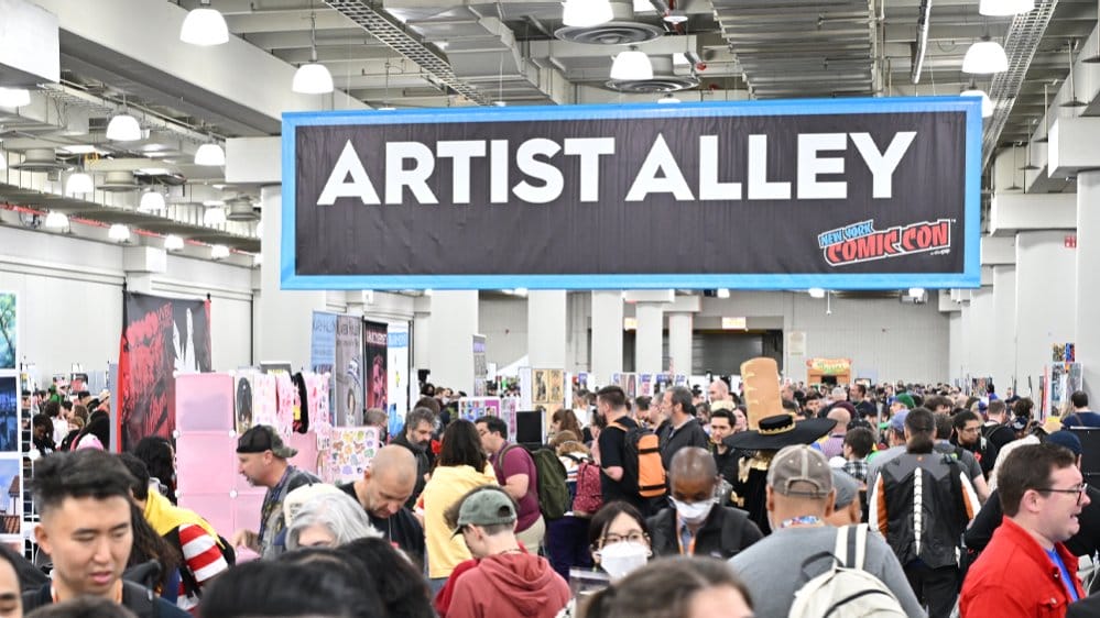 People gathered at Artist Alley at NYCC