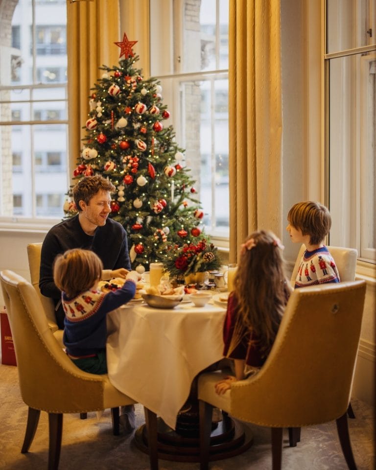 What’s Open & Closed on Christmas Day in NYC? (2025 Guide)